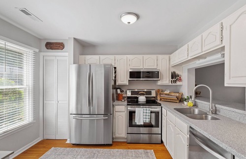 Northwest Raleigh House | 2 Bed/2 Private Bath Townhome in West Raleigh Near Umstead Park & Rex Hospital