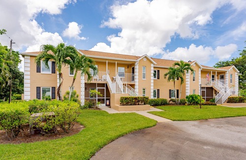 Kings Lake Condo | 2 bed/2bath condo 3 miles from downtown Naples