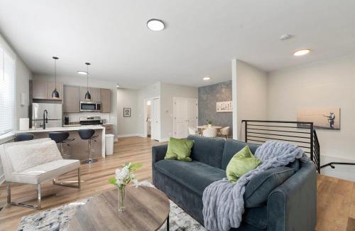 Lower West Side Apartment | 2 Bed & 3 Bath Chicago Condo