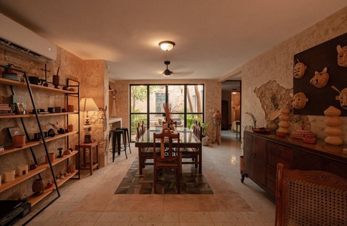 Merida Municipality House | 2-bed,3 bath house, rooftop, 2 plunge pools. AC. Safe. Close to centre, shops.