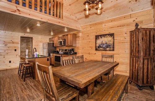 White Oak Lodge Cabin | 2 bed and 2 bath log Cabin located in the highly sought after White Oak Resort