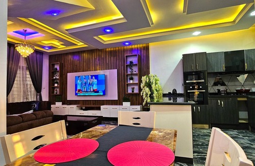 Benin City House | 2 Bed Apartment 2 - Cosy Benin City Escape