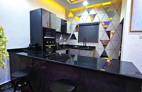 Benin City House | 2 Bed Apartment 4 - Modern Benin City Getaway