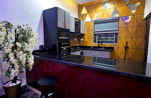 Benin City House | 2 Bed Apartment 6 - Chic Benin City Hideaway
