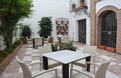 Santa Marina Apartment | 2-bed Apartment close to Historic Centre with Rooftop Terrace & Wi-Fi