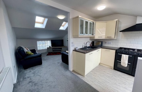 Scarborough Apartment | 2 Bed Apartment - Sleeps 4 - Wifi