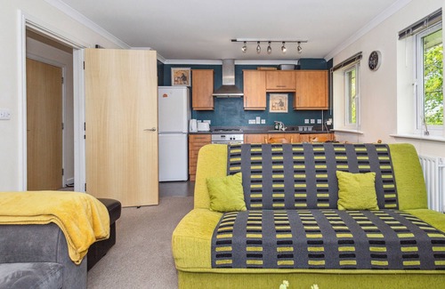 Hatfield Apartment | 2 Bed Apartment - Sleeps 5 - Wifi - Parking - Pets