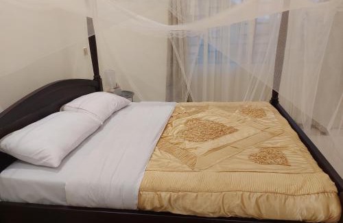 Entebbe Apartment | 2-Bed Apartment Sleeps 4 - Balcony - Pets Welcome