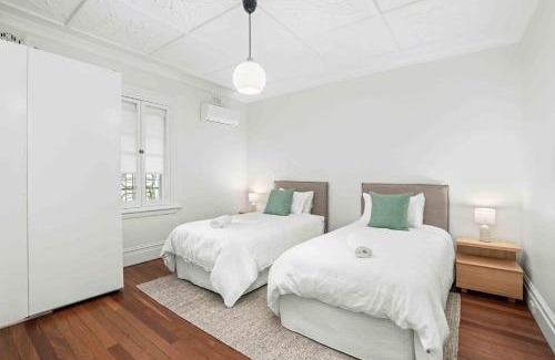 Bondi Beach Apartment | 2-Bed Apartment with Stunning Bondi Beach Views