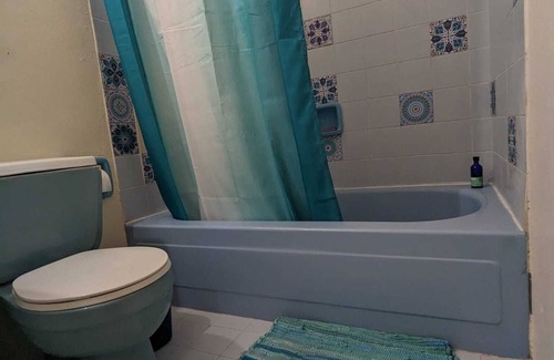 Coverley Apartment | 2 bed Apt for solo travellers, couples & remote workers + car share option