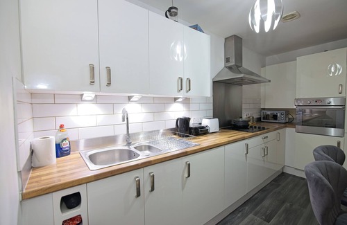 Rusholme Apartment | 2 Bed Apt - Free Parking - Close to City Centre