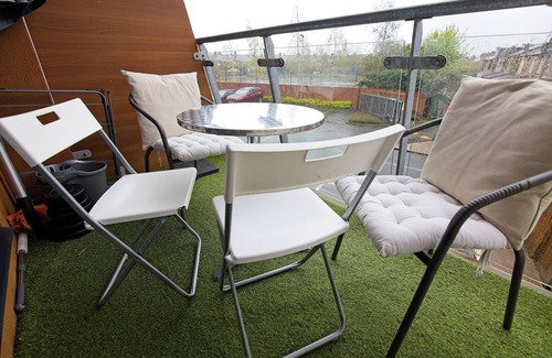 Rusholme Apartment | 2 Bed Apt - Free Parking - Close to City Centre