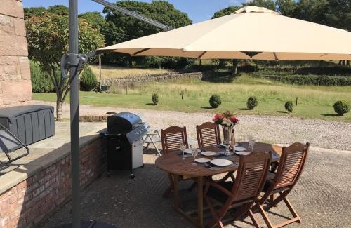 Cauldon Low House | 2 Bed Barn Alton Towers Chatsworth Polars Peaks