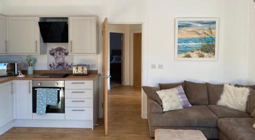 Cronberry House | 2-Bed Barn Hot Tub & Pet Friendly near Muirkirk