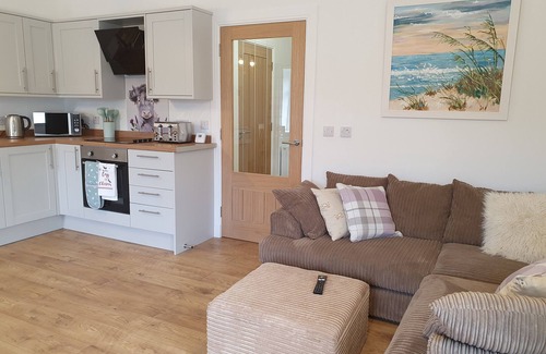 Cronberry House | 2-Bed Barn, Hot Tub & Pet Friendly near Muirkirk