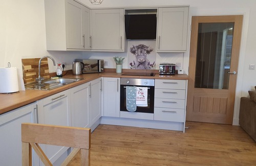 Cronberry House | 2-Bed Barn, Hot Tub & Pet Friendly near Muirkirk