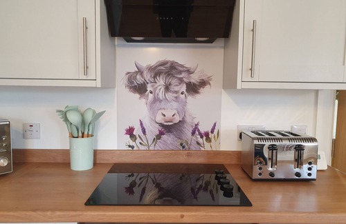 Cronberry House | 2-Bed Barn, Hot Tub & Pet Friendly near Muirkirk