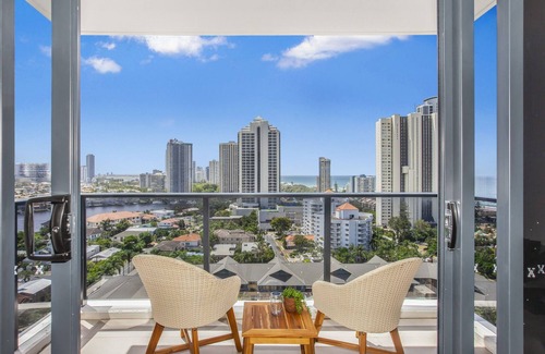 Surfers Paradise Apartment | 2-Bed Beach Apartment with Pool, Parking & Balcony