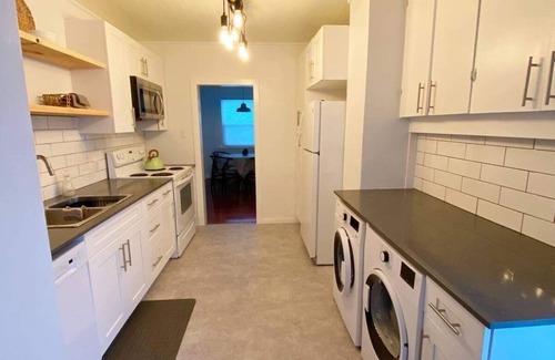 Powell River House | 2-Bed Bungalow Monthly Rental - Contact for dates