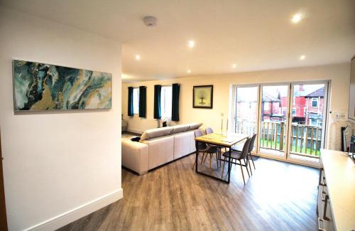 Rotherham House | 2 Bed Bungalow - Parking - New Build - High End Furnishings - Wheel Chair Accessible - Large Enclosed Garden - Dog Friendly