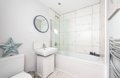 Liverpool City Centre Apartment | 2 bed city centre flat with free parking and balcony