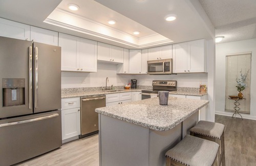 Nichols Condo | 2 Bed Condo w/Pool 1 hr to Theme Parks and Beaches