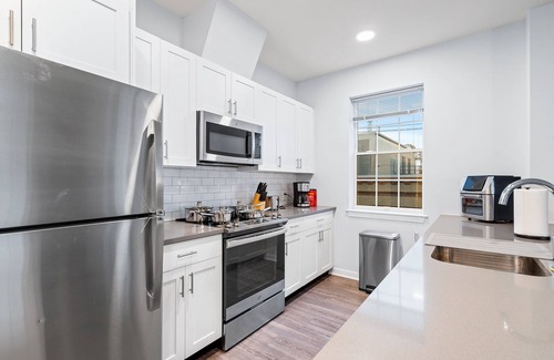 Hackensack River Waterfront Condo | 2 Bed Condo with Gym and Laundry Minutes from NYC