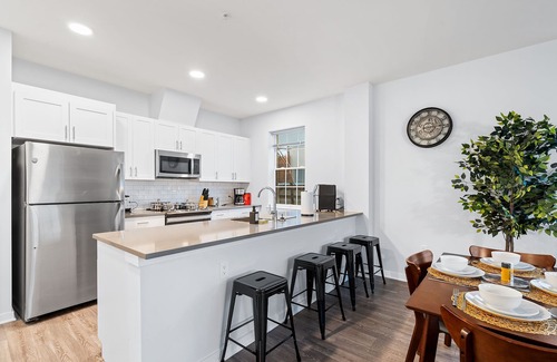 Hackensack River Waterfront Condo | 2 Bed Condo with Gym and Laundry Minutes from NYC