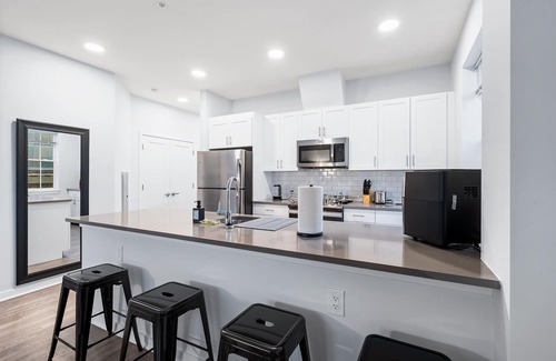 Hackensack River Waterfront Condo | 2 Bed Condo with Gym and Laundry Minutes from NYC