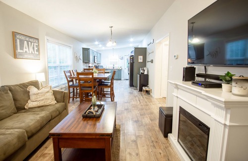 South Casco Cottage | 2 Bed Cottage for Rent in Point Sebago