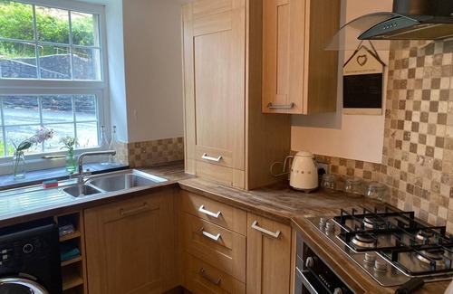 Cwm-twrch Isaf Cottage | 2-Bed Cottage in in Welsh Valley Nr Swansea