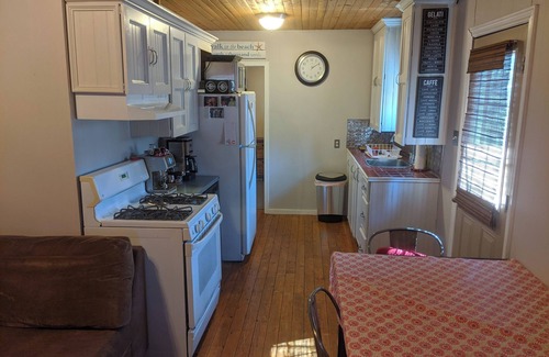 Wasaga Beach Cottage | 2 Bed cottage in Wasaga Beach, steps from beach, minutes to Blue Mountain