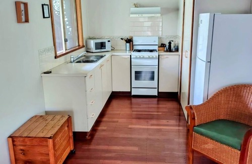 Peerabeelup Cottage | 2 Bed Cottage - Pet Free Adults Exclusive Retreat - Self contained 2 Bedroom Cottage 1 King and 1 Queen