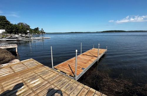 Roseneath House | 2-Bed Cottage: Rice Lake Haven, Fishing Paradise