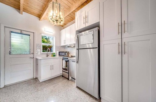 Del-Ida Park Historic District House | 2 Bed Cottage walk to Pineapple Grove, Atlantic Ave & the Beach