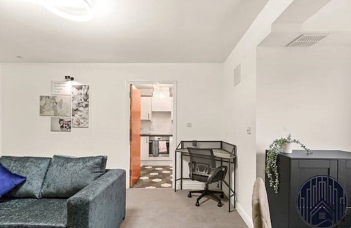 Woolwich Riverside Apartment | 2-Bed Cozy Retreat: Perfect for Weekend Breaks & Long-Term Stays