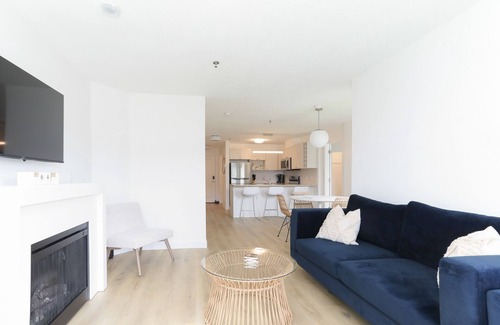 North End Condo | 2 Bed + DEN 2 Bath Downtown Kelowna
