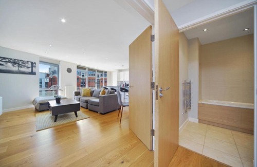 Spitalfields Apartment | 2 Bed Executive Penthouse near Liverpool Street FREE WIFI by City Stay Aparts London