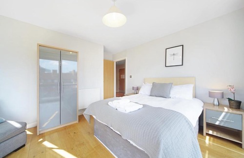 Spitalfields Apartment | 2 Bed Executive Penthouse near Liverpool Street FREE WIFI by City Stay Aparts London