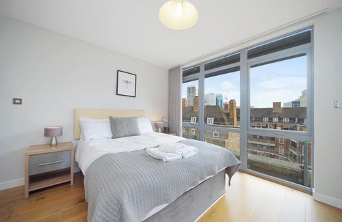 Spitalfields Apartment | 2 Bed Executive Penthouse near Liverpool Street FREE WIFI by City Stay Aparts London