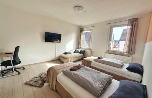 Villingen-Schwenningen Apartment | 2 Bed Flat - Sleeps 4 - Pets - Parking - Wifi