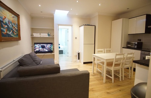 Finsbury Park Apartment | 2 Bed flat Islington, London