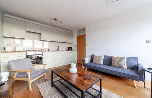 Shepherd's Bush Apartment | 2 Bed Flat near Westfield London