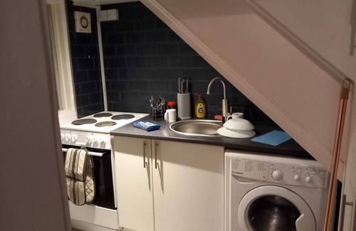 Newport Apartment | 2 Bed Flat - Sleeps 3 - Parking - Wifi