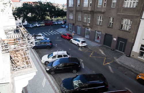 Andel Apartment | 2 Bed Flat - Sleeps 9 - Pets - Smoking on terrace