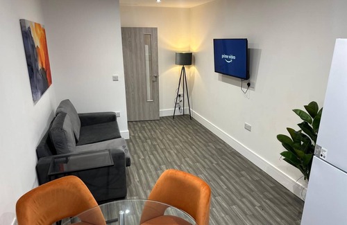 Long Eaton Apartment | 2-Bed Flat with Free Parking Near Nottingham