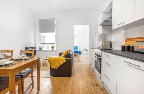 Kirkcaldy Apartment | 2 Bed-Ground Floor-Free Parking