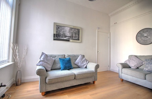 Sunderland House | 2 bed Holiday Let-Contractors -Parking-Nr to hospital, Uni, City Centre, stadium