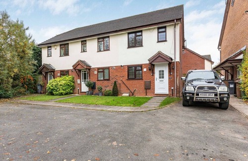 Earlswood House | 2 Bed Home with free parking and WIFI
