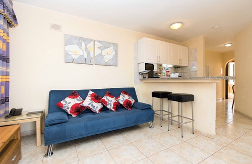 Costa Adeje Hotel | 2 Bed Hotel Apt, Sleeps 4/6, Costa Adeje, 5 minutes walk to Beach, Shops & Bars